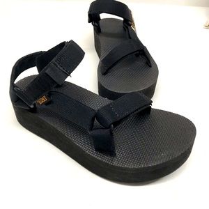 Teva Flatform Universal Sandals Womens Size 8 All Black Platform Shoe Casual